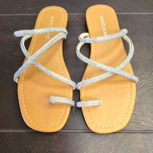 Bling Toe ring slip-on sandals. Silver with rhinstones, Size 5.5